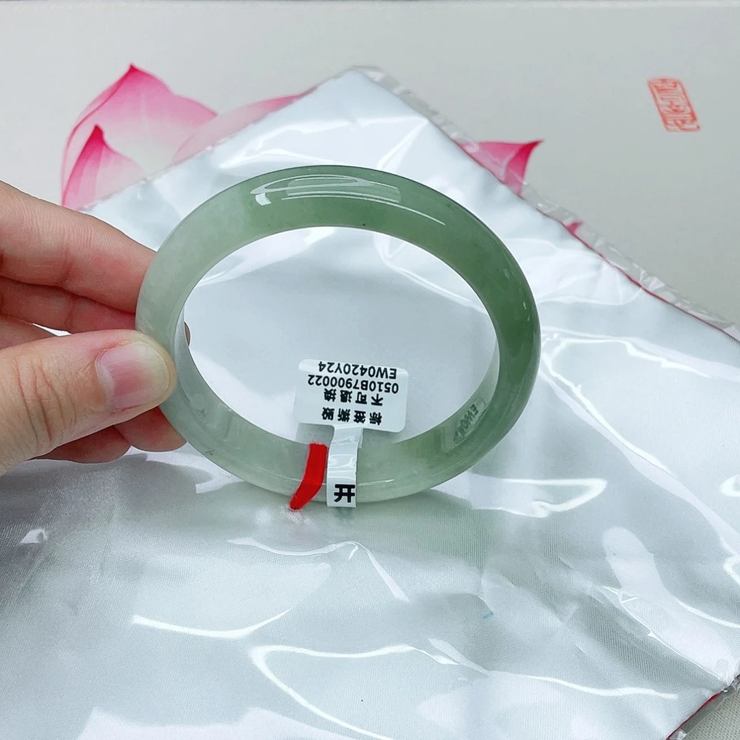 翡翠手镯未镶嵌正62