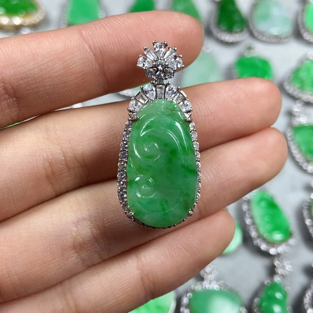 颈饰未镶嵌翡翠如意