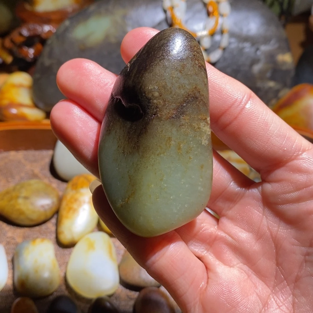 起***超和田玉未镶嵌颈饰