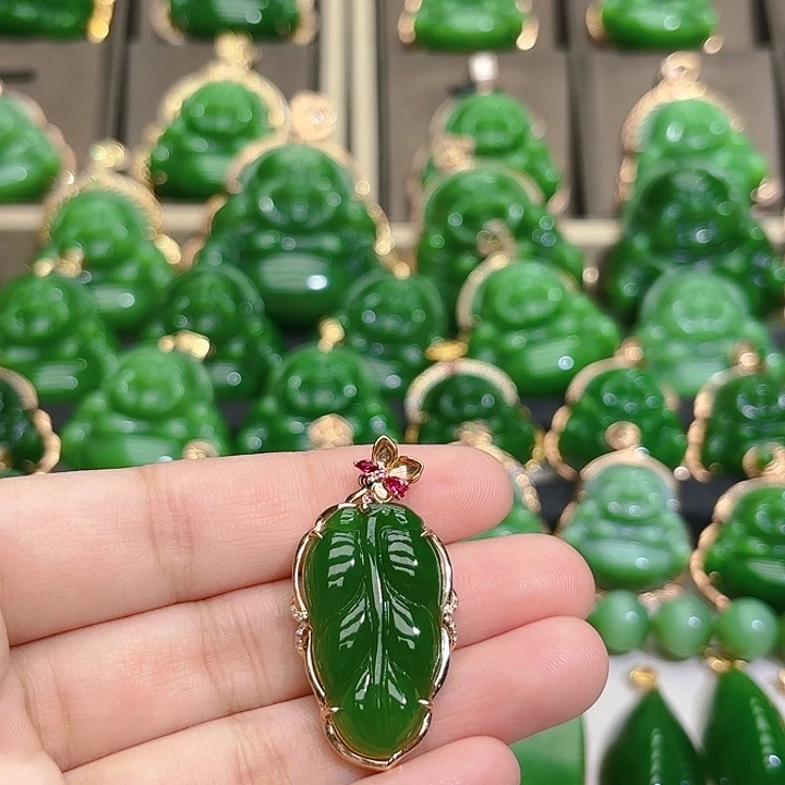 和田玉（碧玉）颈饰18K金镶嵌