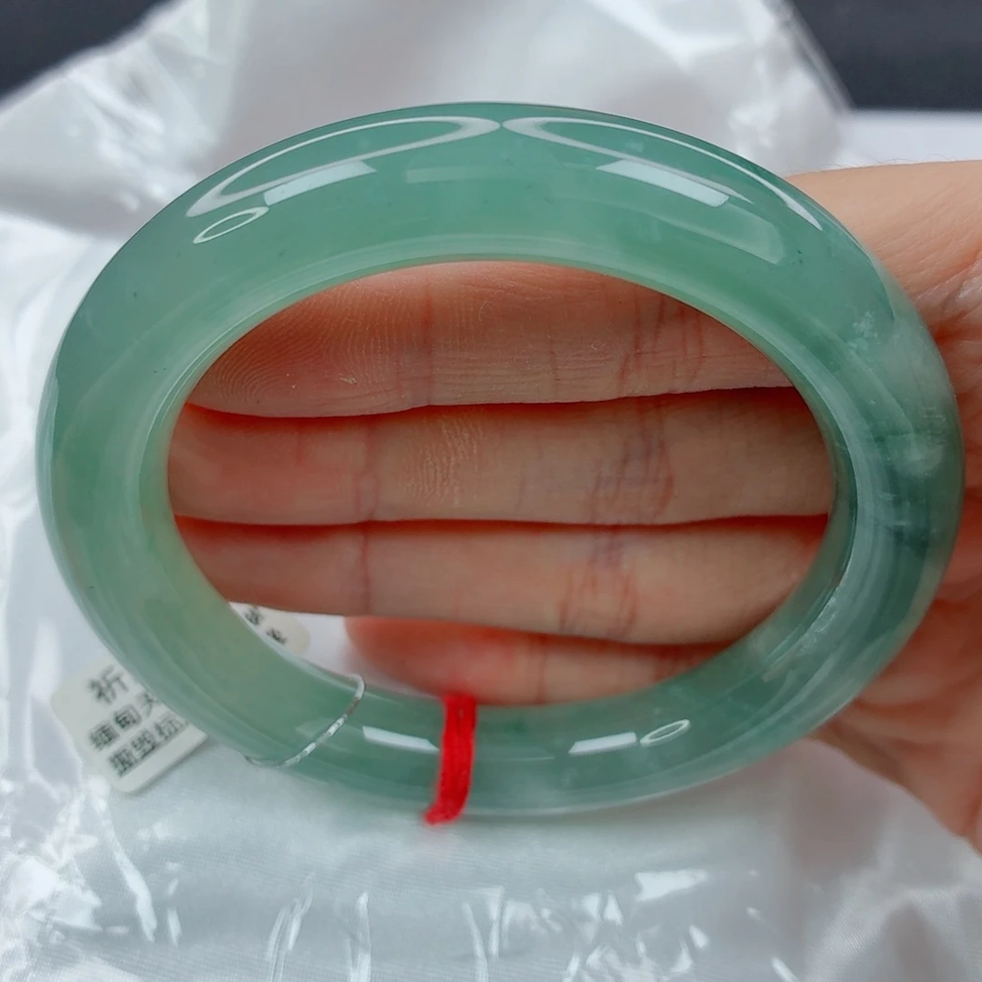 翡翠未镶嵌手镯57胖圆条，糯冰湖水绿，强推，棉感，030