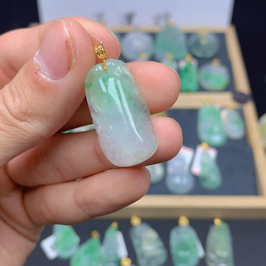 翡翠颈饰18K金镶嵌翡翠