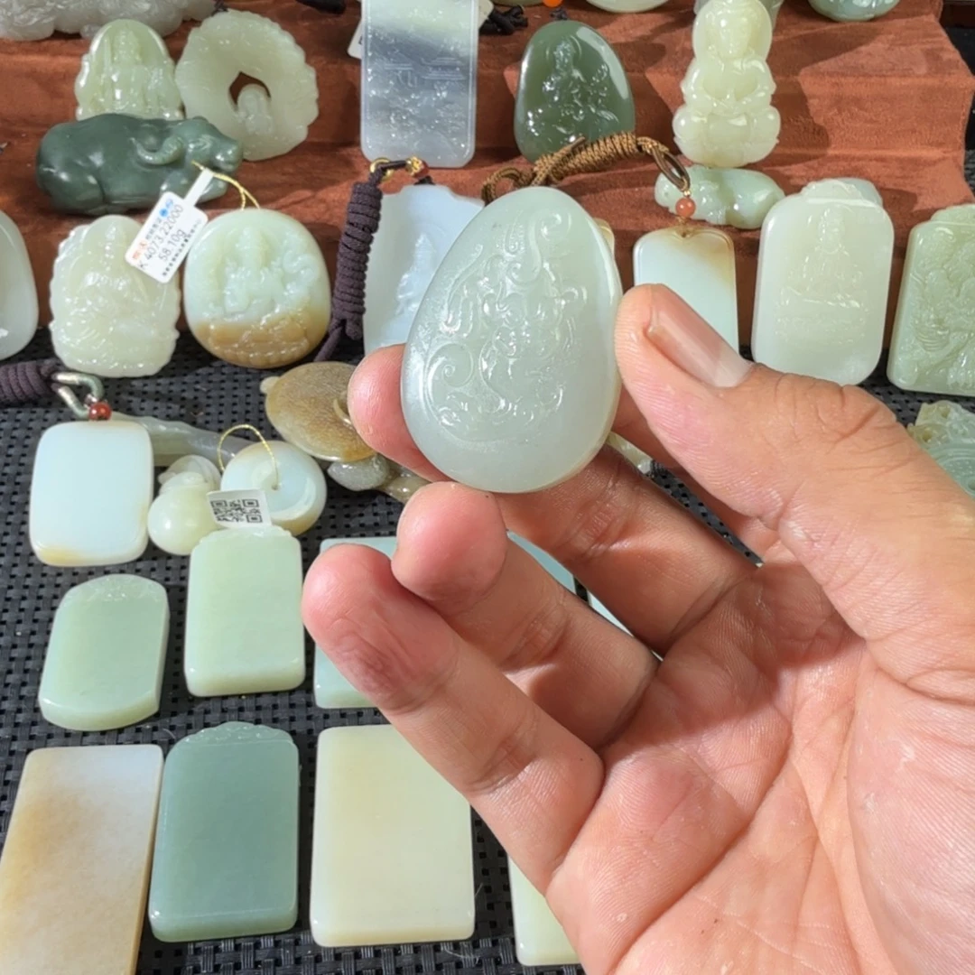 和田玉未镶嵌颈饰