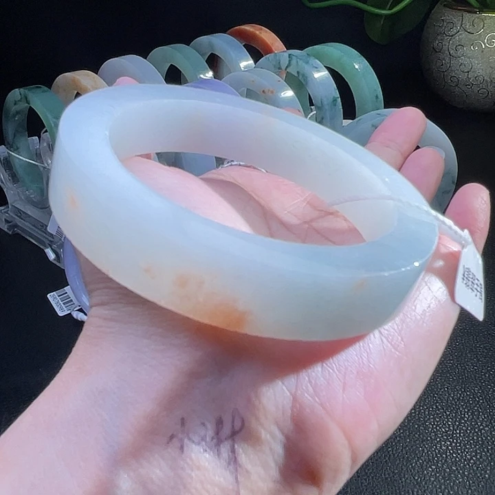 定制翡翠未镶嵌翡翠手镯