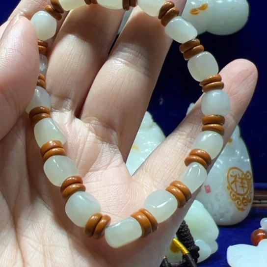未镶嵌和田玉（糖玉）挂件