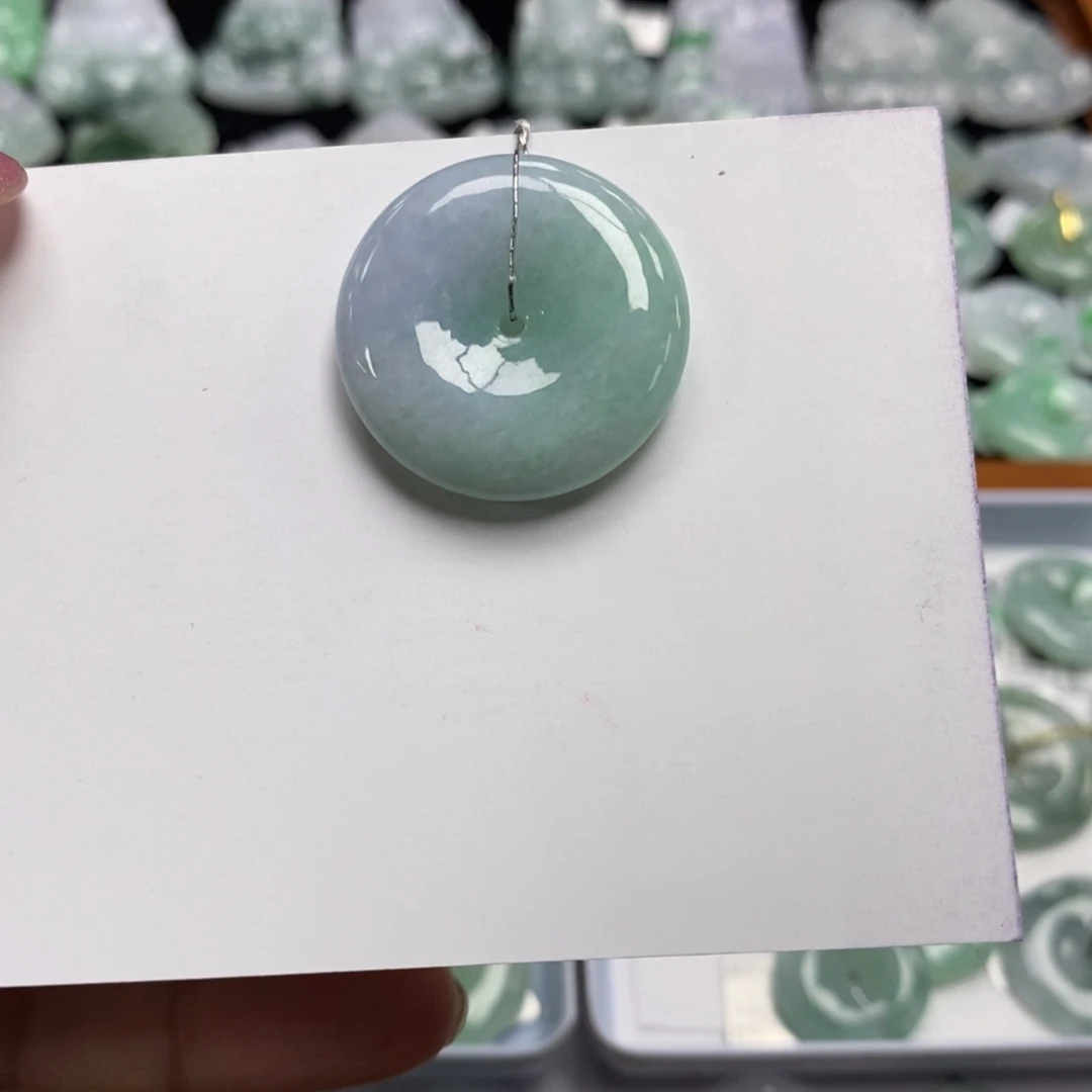 翡翠颈饰未镶嵌平安扣