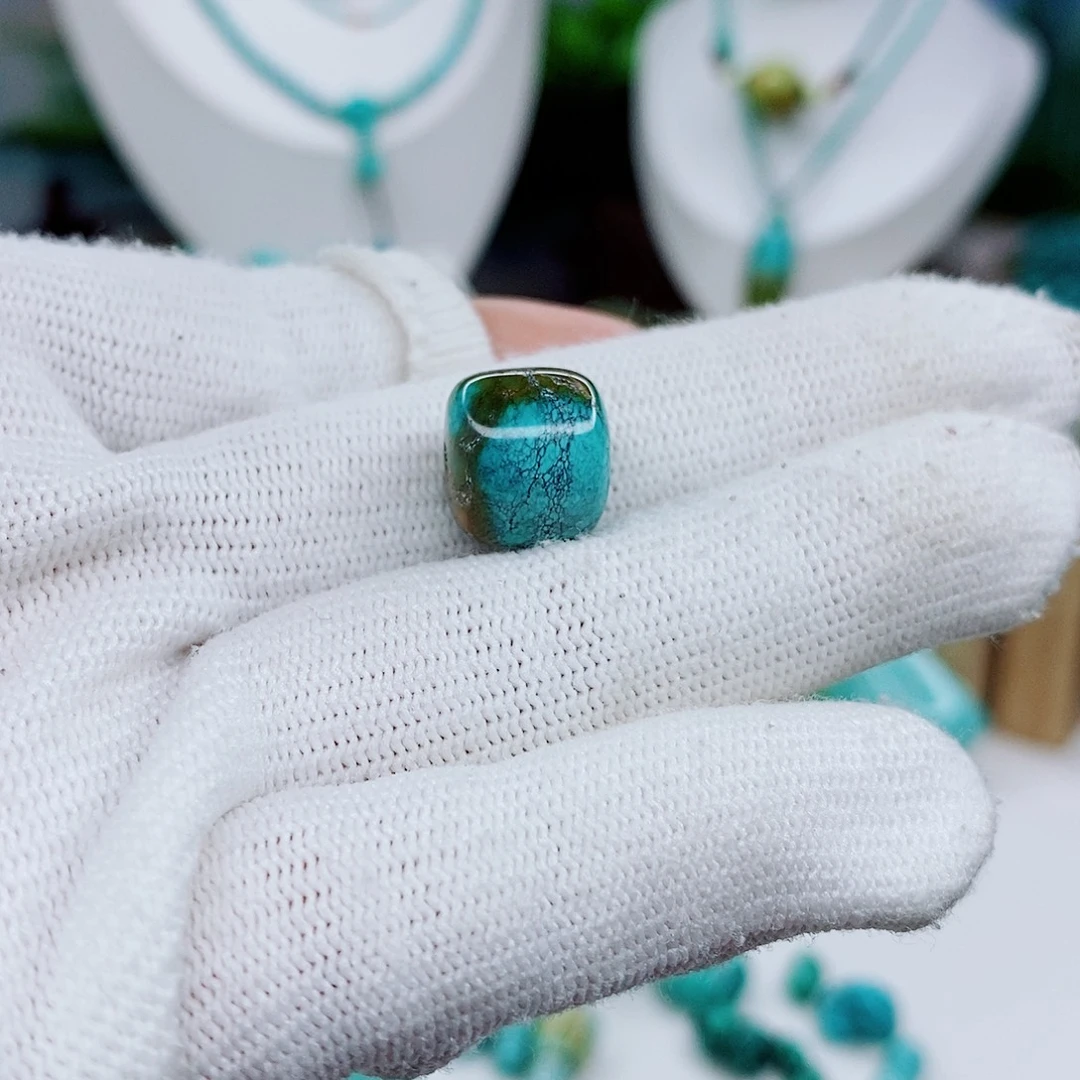 未镶嵌绿松石颈饰