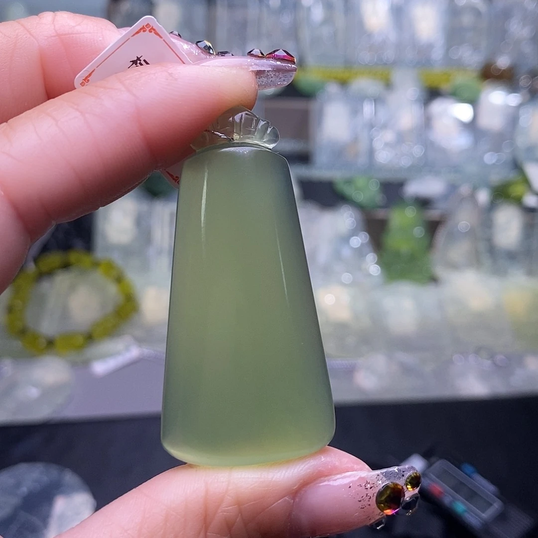 蛇纹石玉颈饰未镶嵌呼***飞