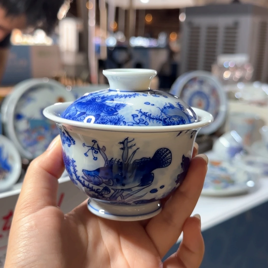 景德镇手绘青花鱼藻盖碗