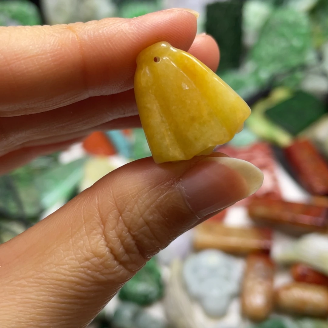 翡翠颈饰未镶嵌自****.牌子