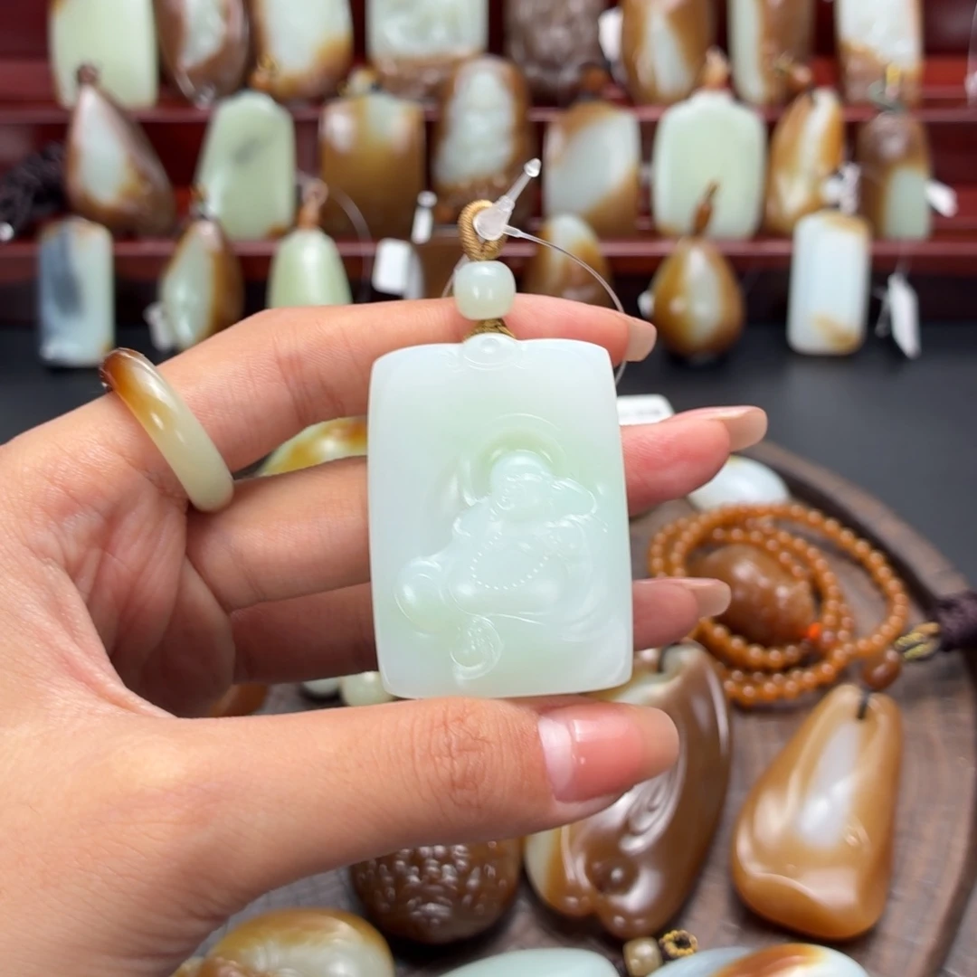 ^***^和田玉未镶嵌颈饰