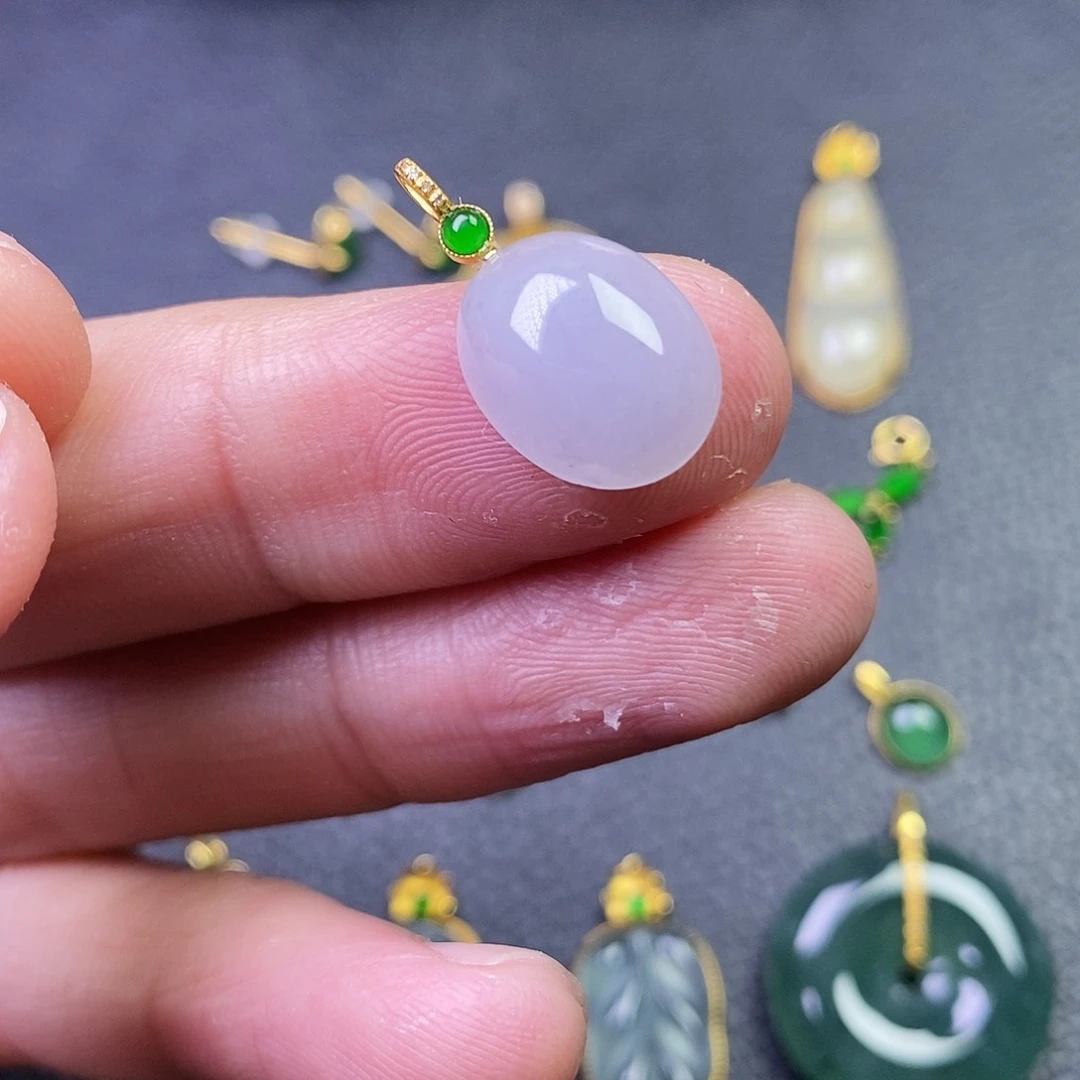 颈饰18K金镶嵌翡翠