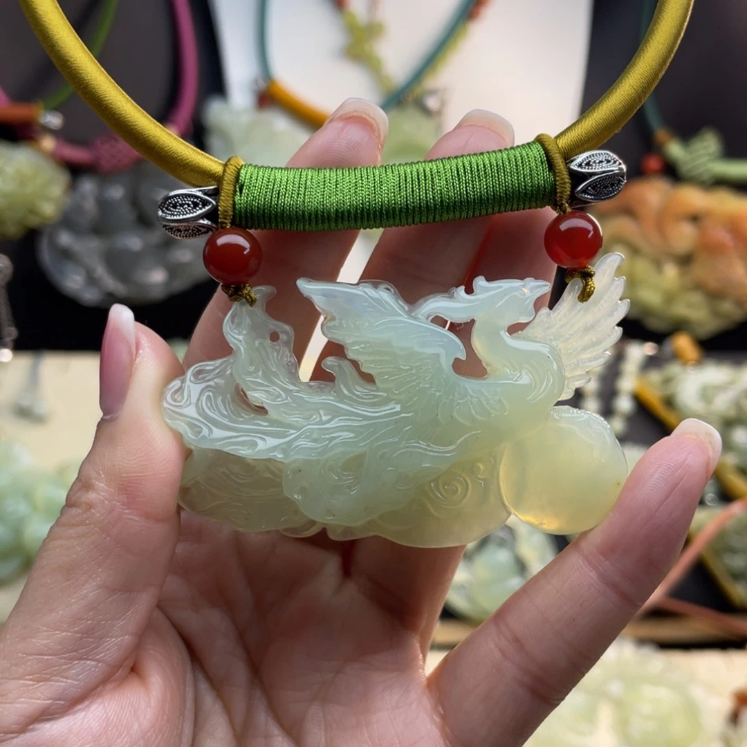 蛇纹石玉未镶嵌颈饰