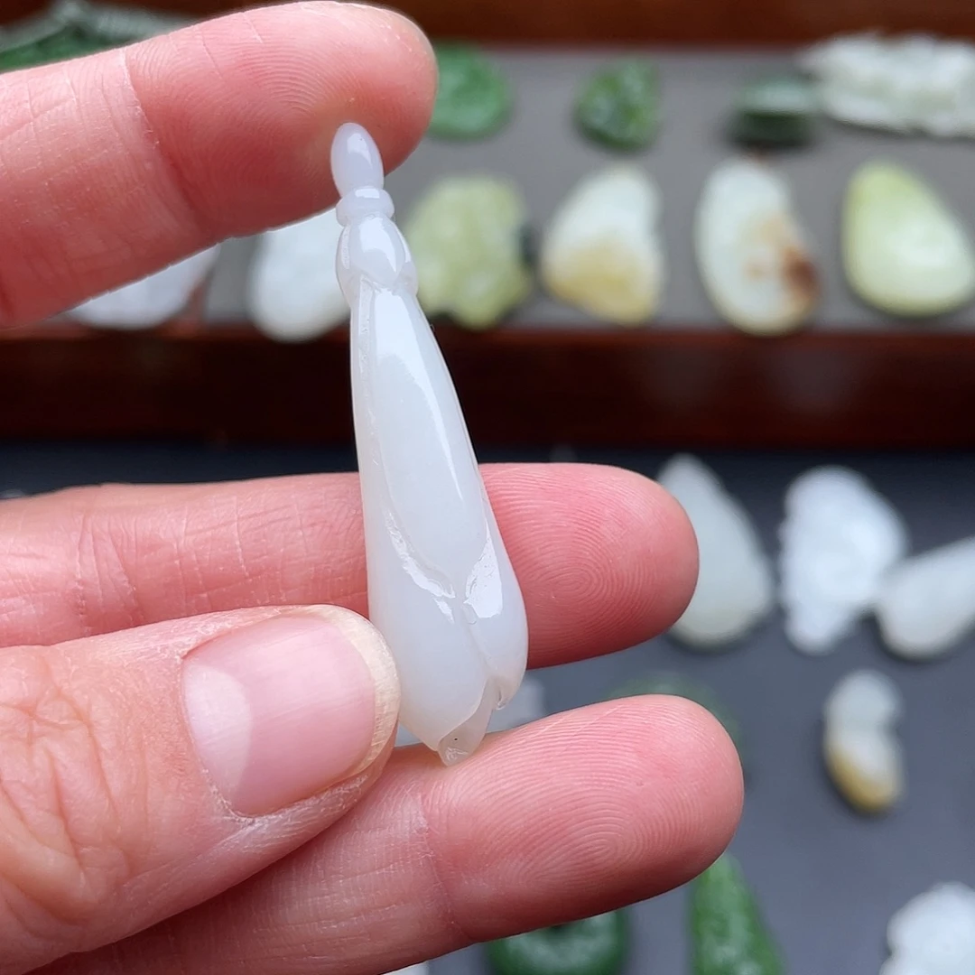 和田玉未镶嵌颈饰白玉兰吊坠