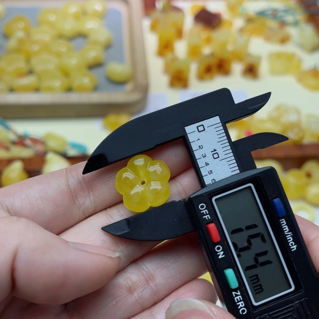【闪购商品】蜜蜡裸石未镶嵌配饰