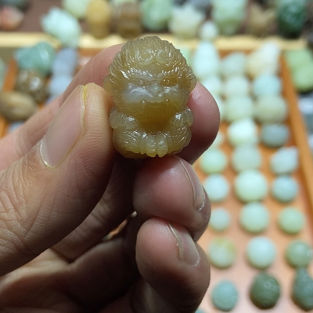 和田玉未镶嵌颈饰定制