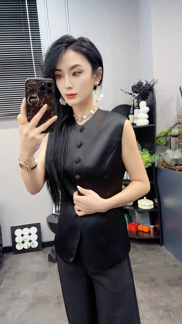（柒贰柒服饰）25夏季新款女士气质复古纯色薄款马甲
