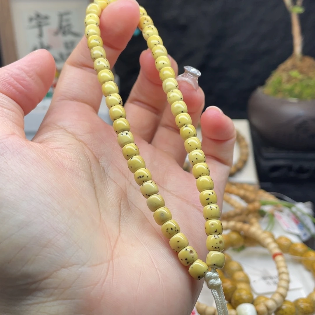 手串星月菩提0003鸡油黄手持
