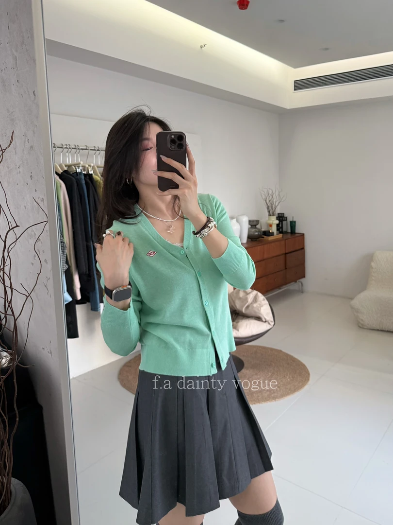 F.A[果缤纷]毛针织衫休闲风女春季V领常规袖长袖百搭时尚薄款