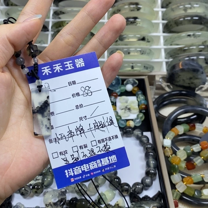 风****未镶嵌蛇纹石玉颈饰