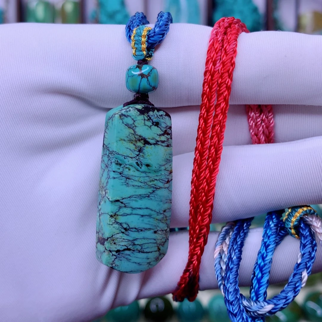 绿松石未镶嵌颈饰