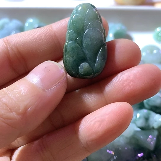 翡翠未镶嵌颈饰吊坠