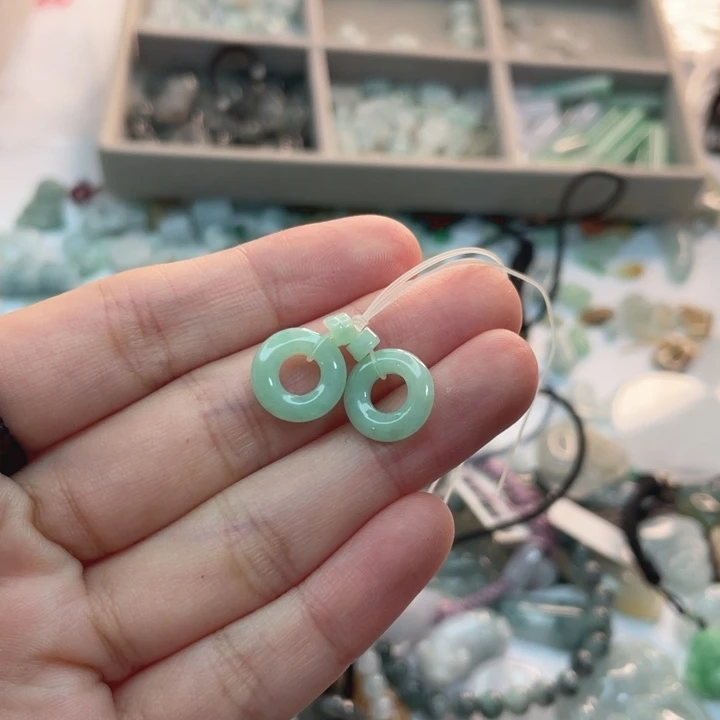 翡翠未镶嵌颈饰A货翡翠不退不换