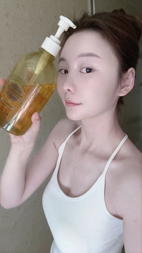 香氛沐浴油秋冬干皮沐浴露