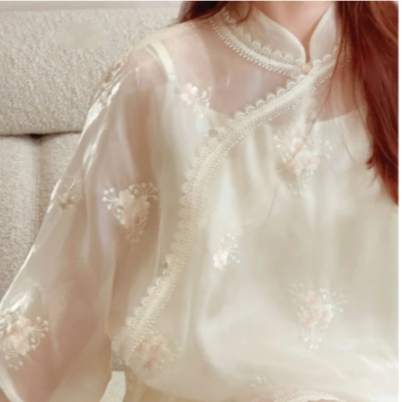 仙仙微透梅花刺绣衬衫