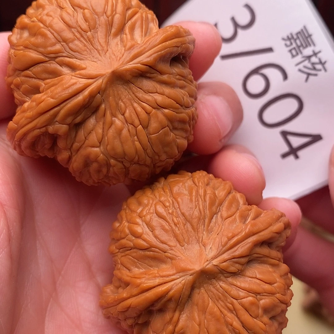 把件文玩核桃43.5绣球