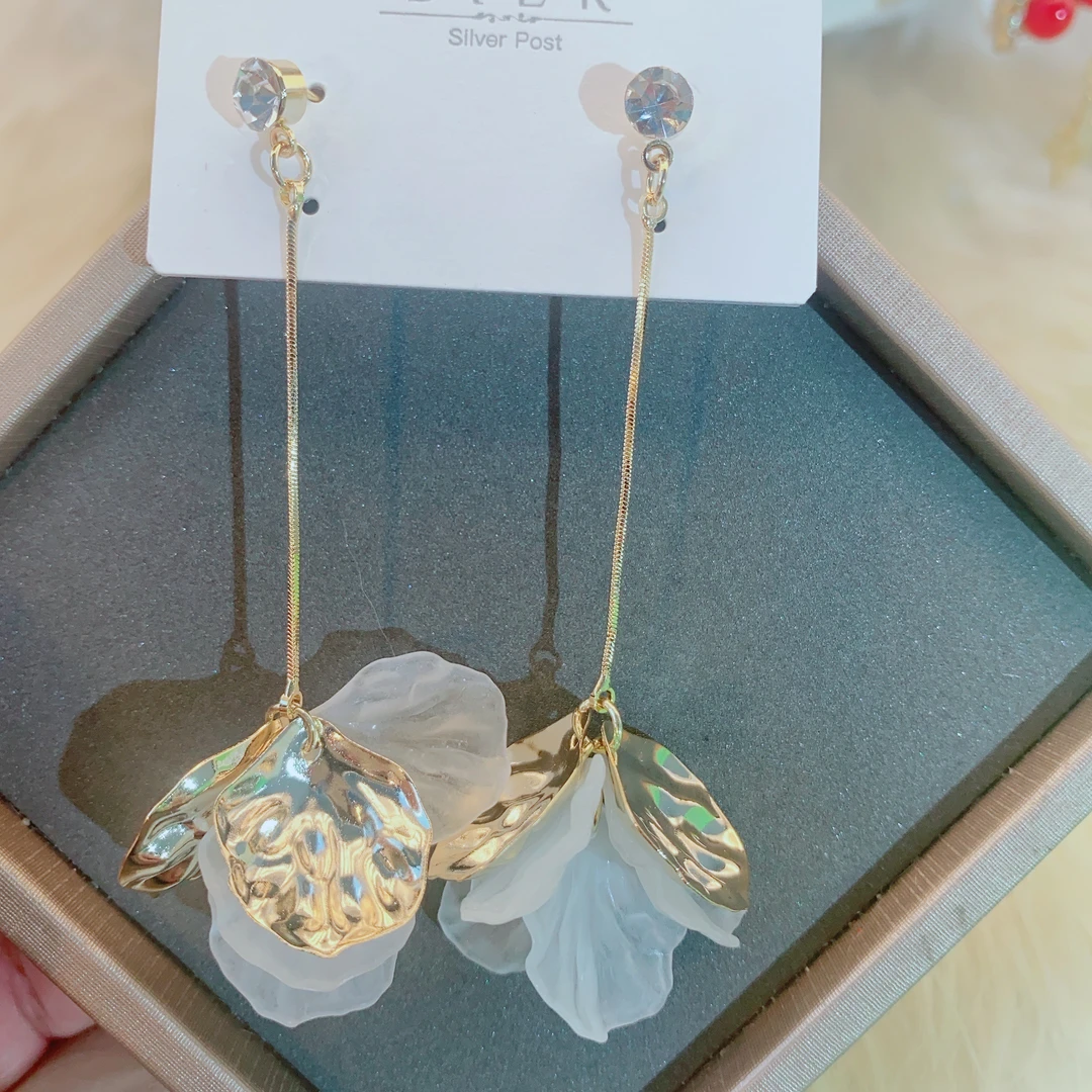 铜合金耳饰 时尚长款仙气温柔ins高级感气质花花耳钉1998