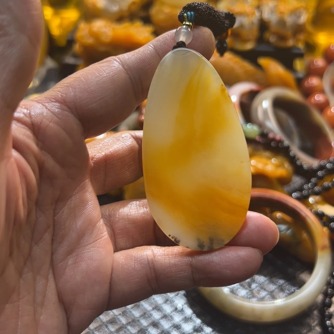 石英质玉未镶嵌颈饰