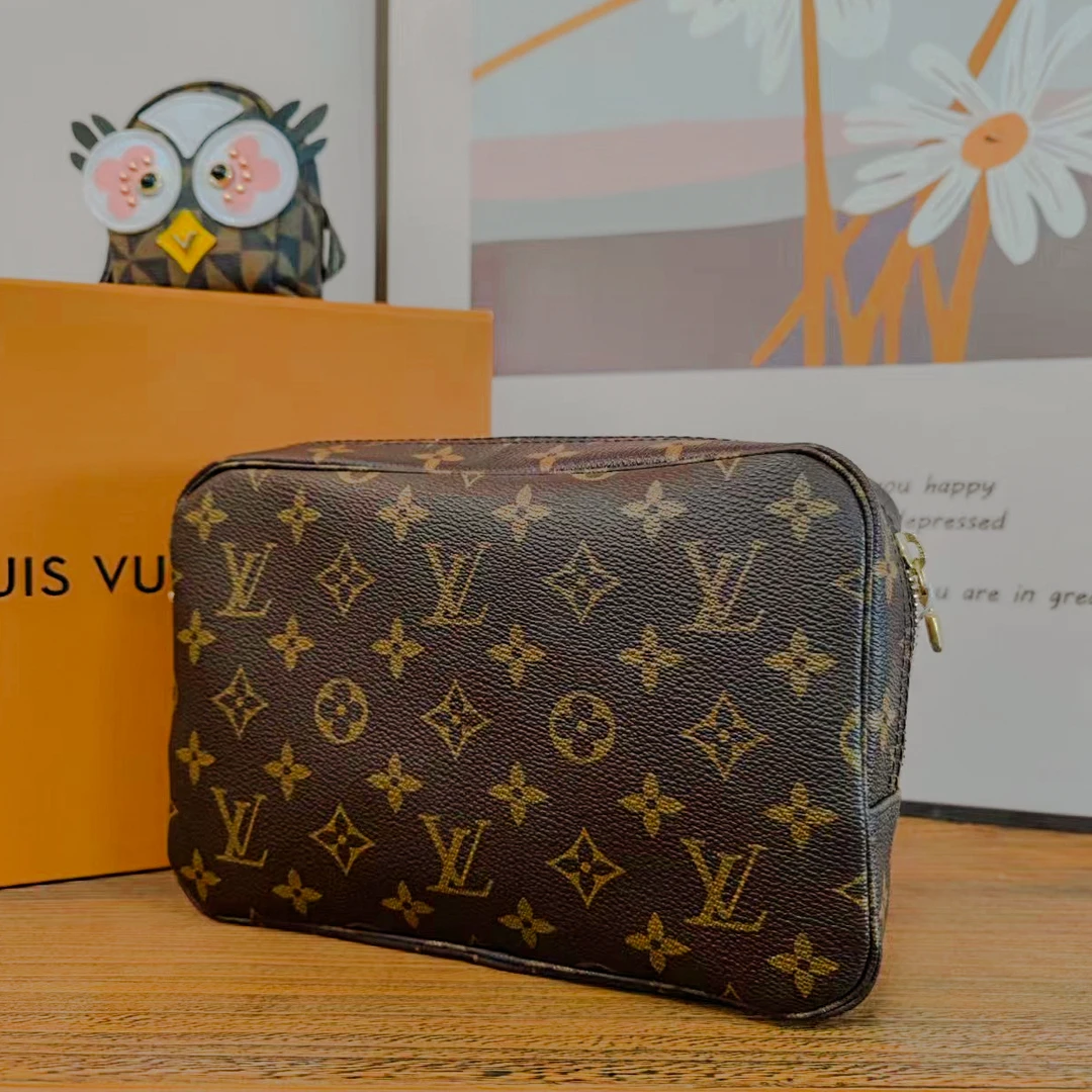 修复品LouisVuitton/路易威登/丫头/洗漱包/软盒子/手拿包/修复品