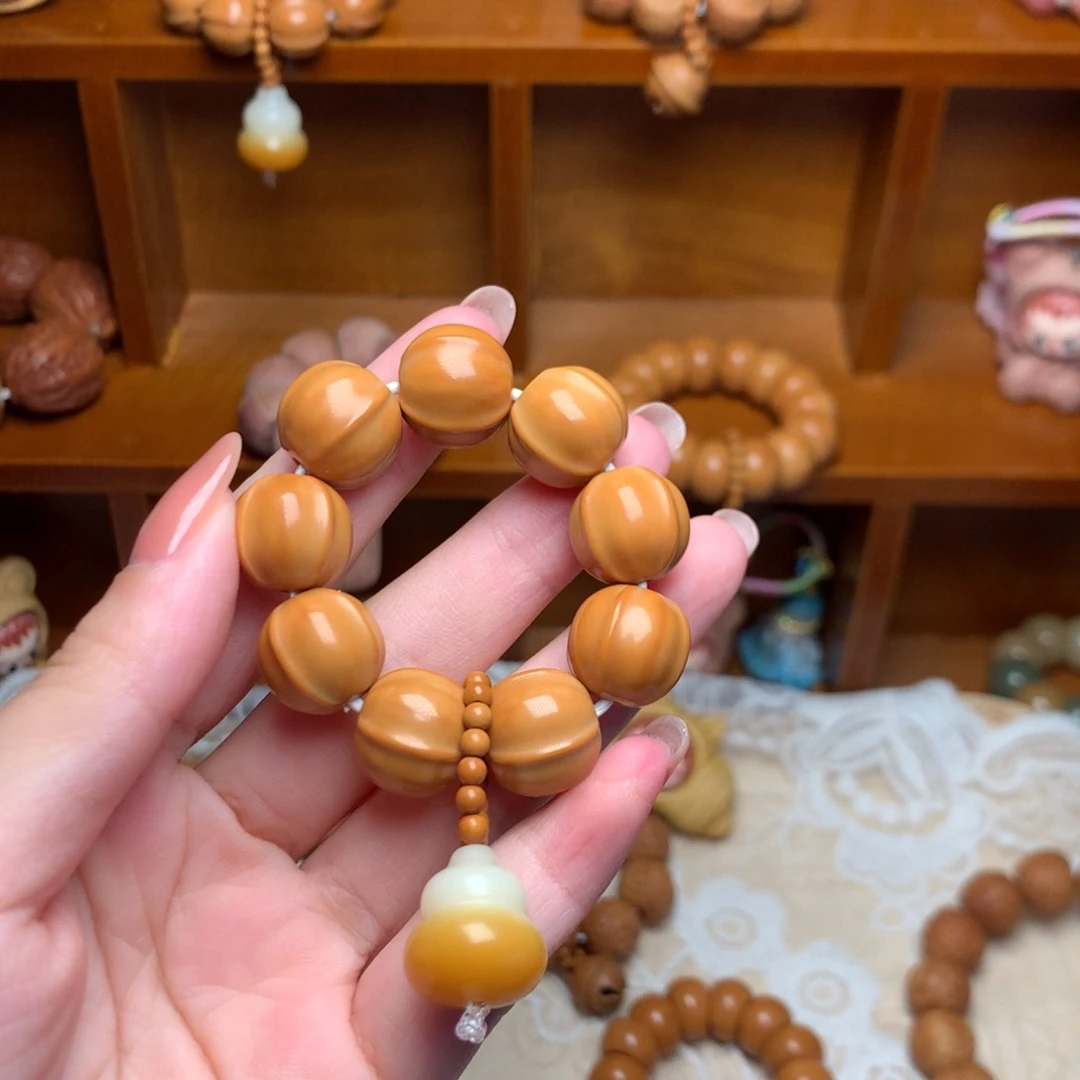 猴头核桃把件鲨鱼背手捻