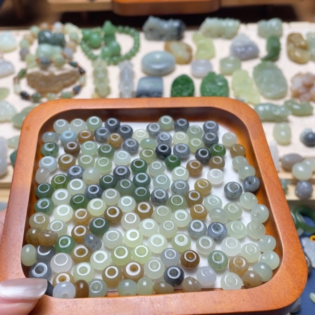 和田玉未镶嵌吊坠(不含链)一个