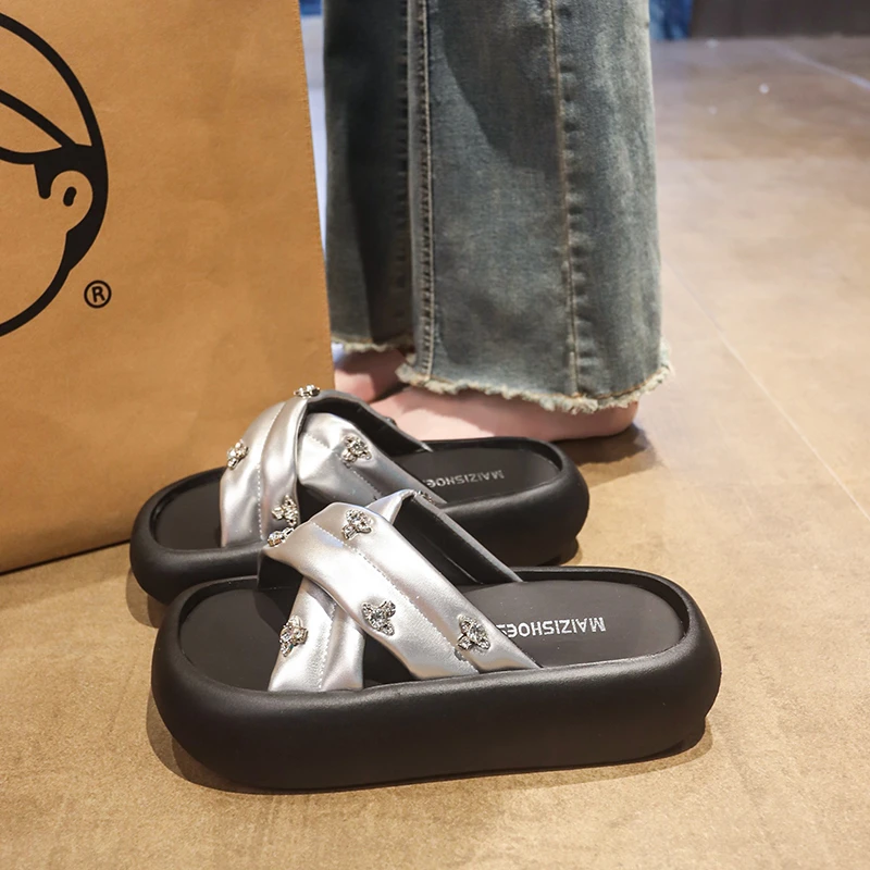 2025夏季新款水钻交叉一字带拖鞋女外穿厚底休闲度假沙滩凉拖鞋潮