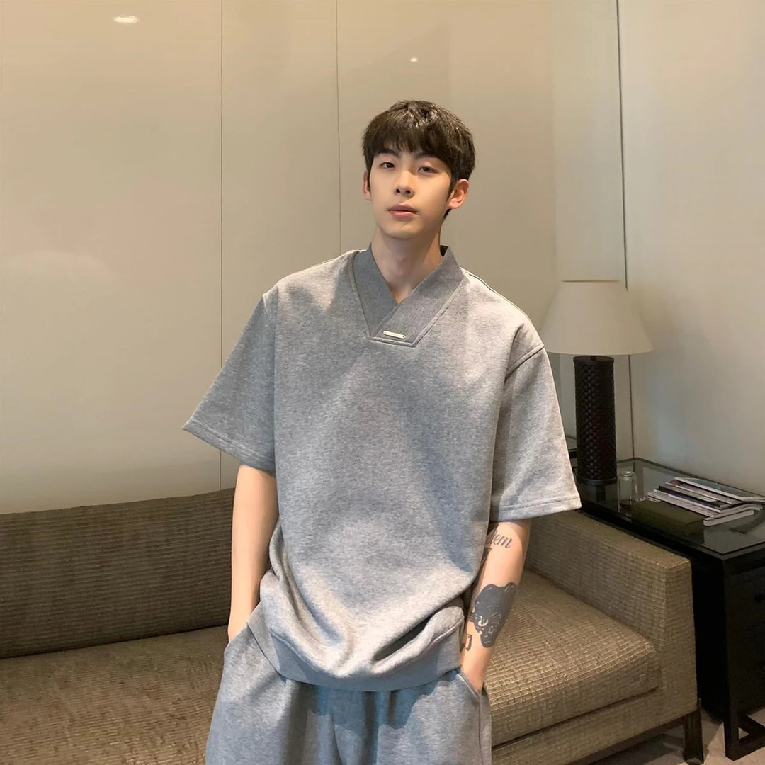 300斤大码男装小众高级感V领廓形短袖T恤衫宽松夏季新款质感半袖