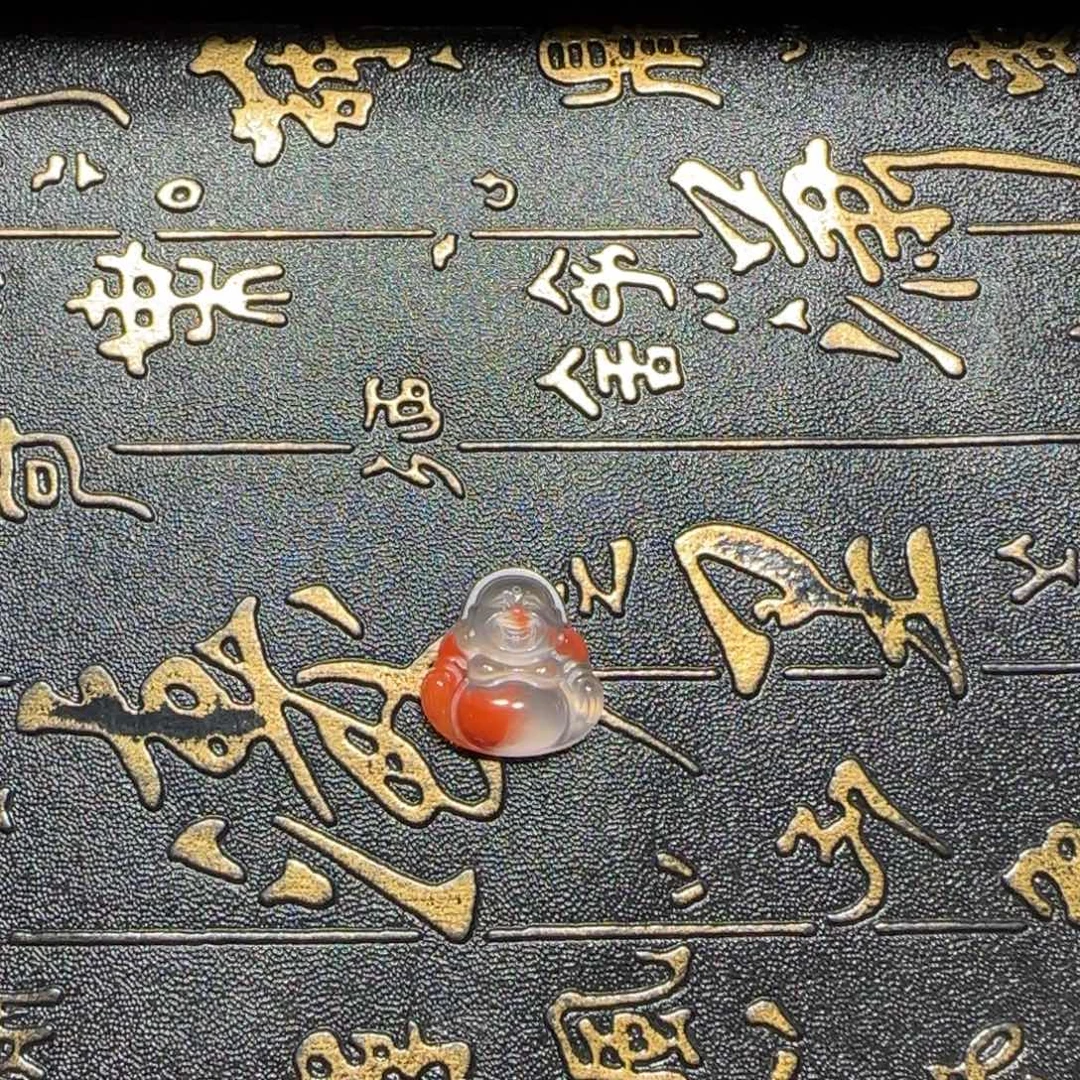 扬***下未镶嵌原矿冰飘弥勒吊坠南红玛瑙