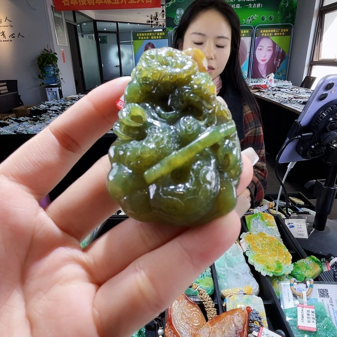 颈饰未镶嵌翡翠一