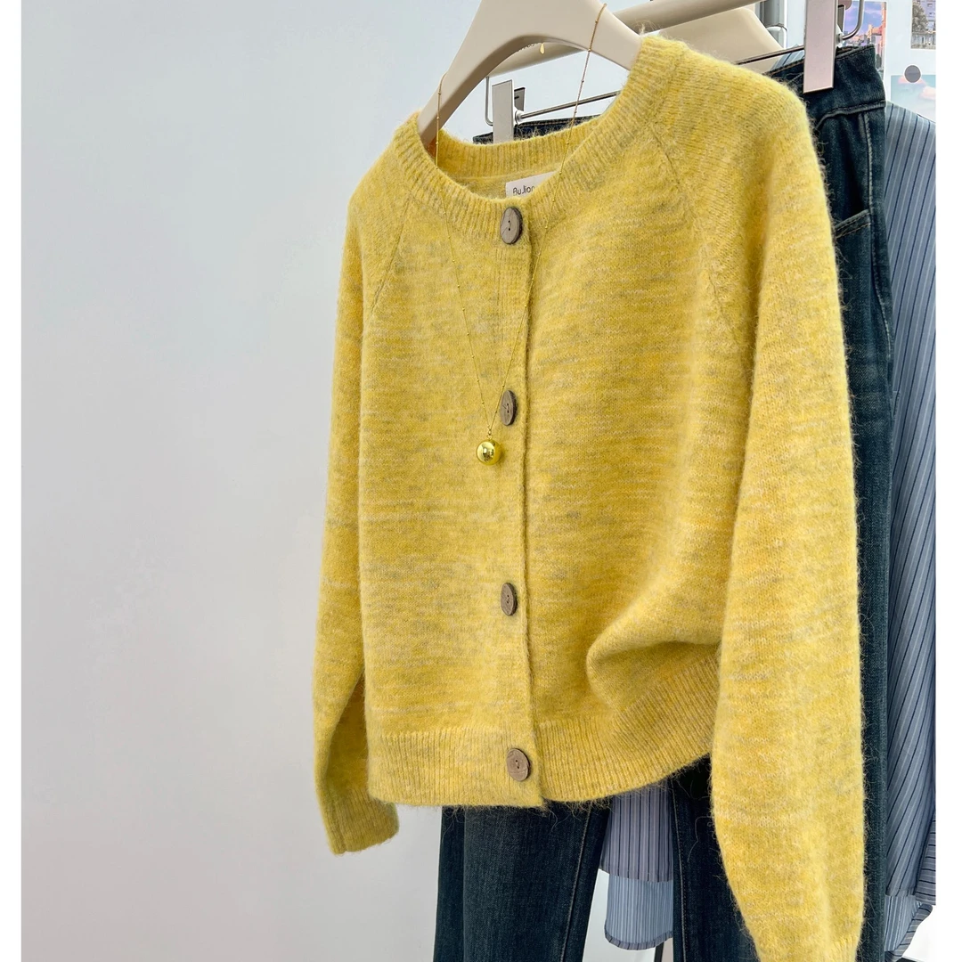 复古高级感软糯毛衣开衫女春装减龄显白奶黄色针织衫外套上衣