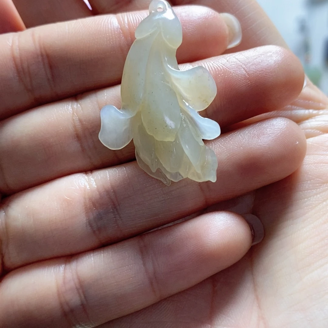 和田玉颈饰未镶嵌玉兰花洒金