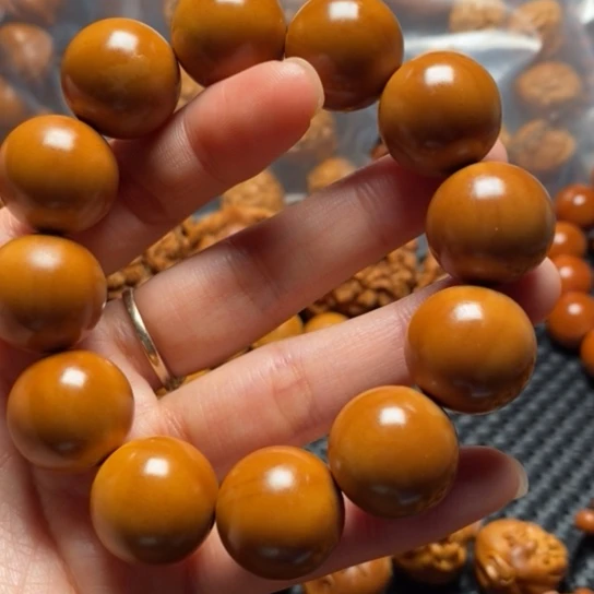 橄榄核吊坠1.9左右光珠