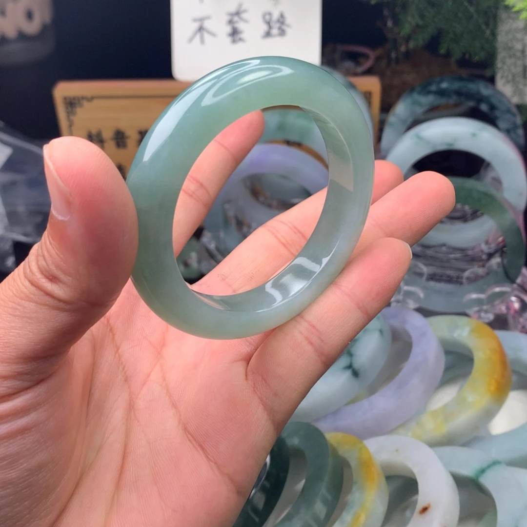 翡翠手镯未镶嵌手镯
