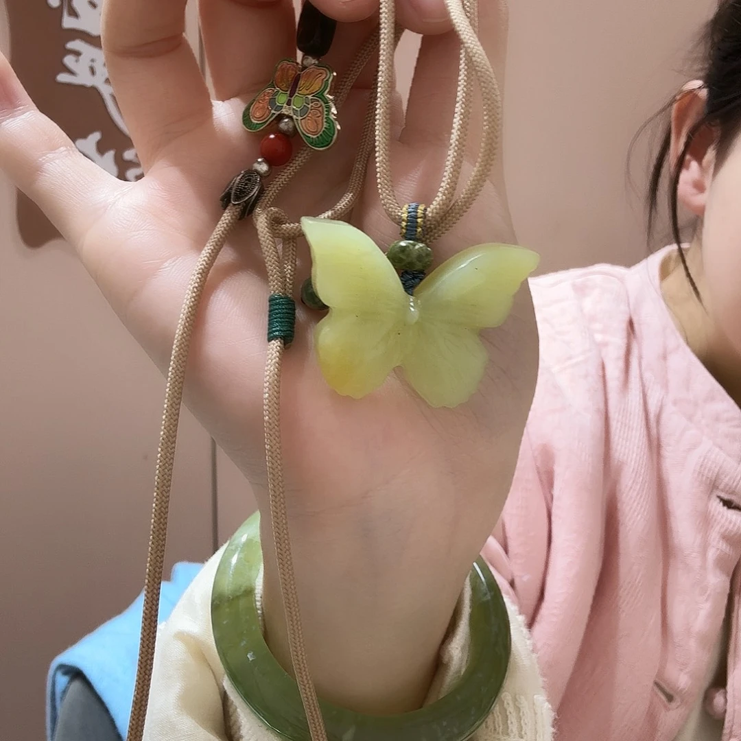 蛇纹石玉未镶嵌颈饰