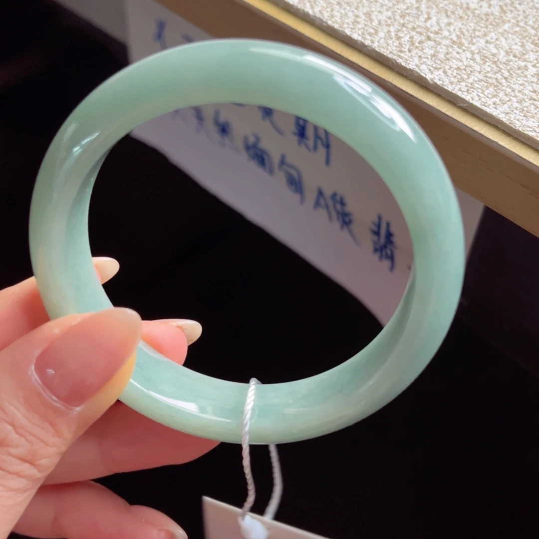 未镶嵌手镯翡翠手镯