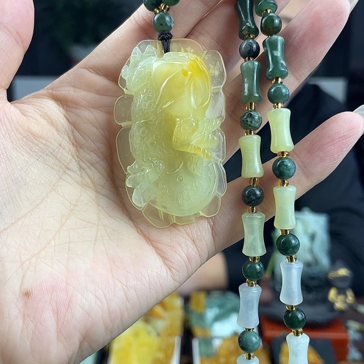 未镶嵌蛇纹石玉颈饰