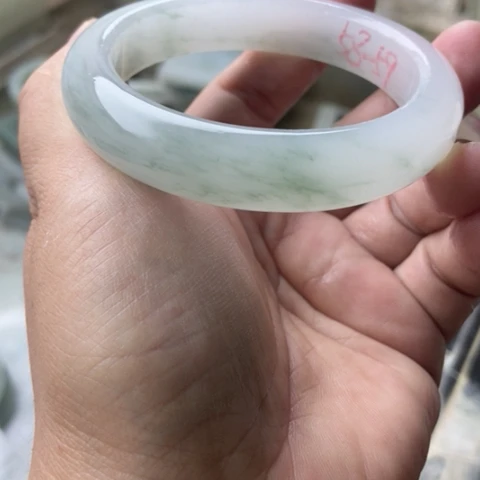 走***影未镶嵌手镯石英岩玉加工定制