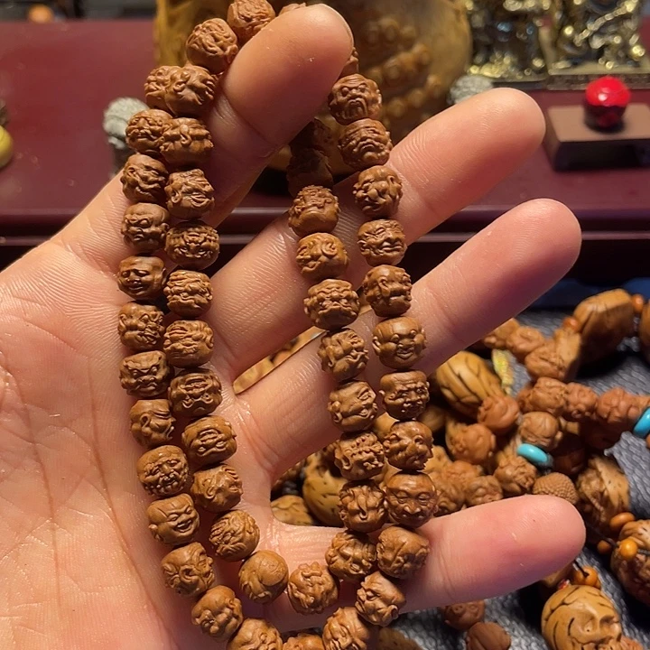 龙纹桃核雕刻罗汉54