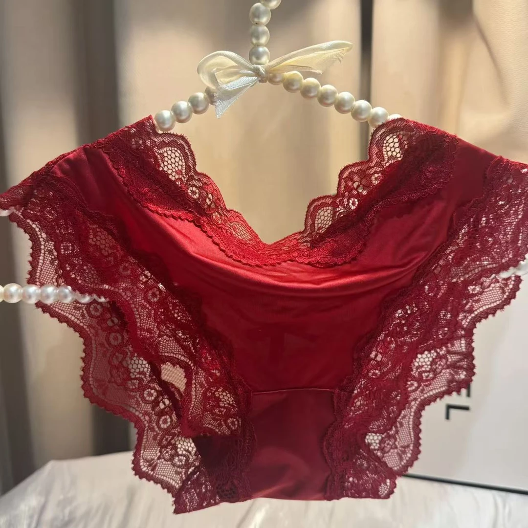 “怦然心动”新款轻奢缎面内裤女透气轻薄蝴蝶结拼接软糯包臀三角裤