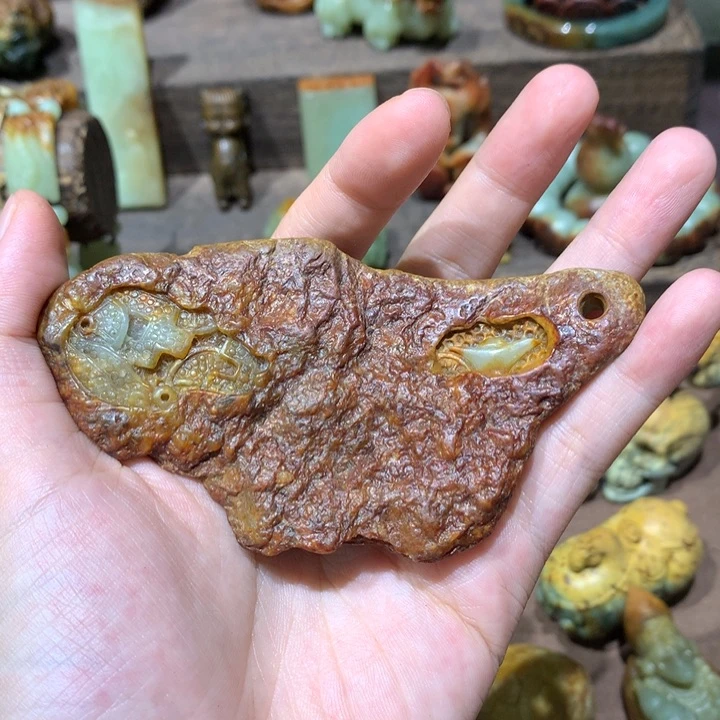 未镶嵌岫岩河磨玉（透闪石质玉）把件